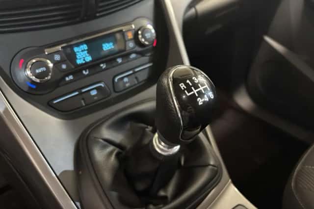 Ford Kuga (2016) thumbnail 9