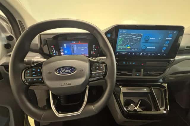 Ford Transit Custom (2024) thumbnail 3