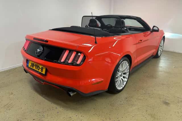 Ford Mustang (2016) thumbnail 2