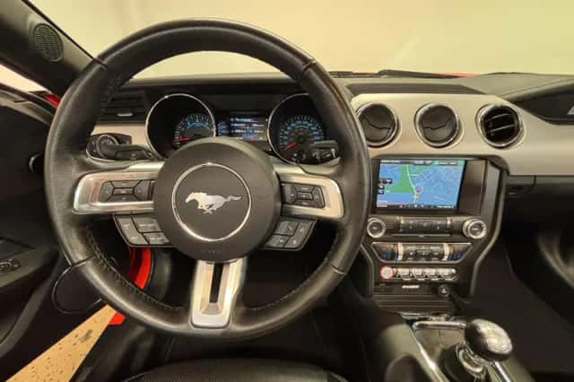 Ford Mustang (2016) thumbnail 3