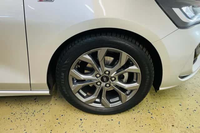 Ford Focus (2025) thumbnail 5