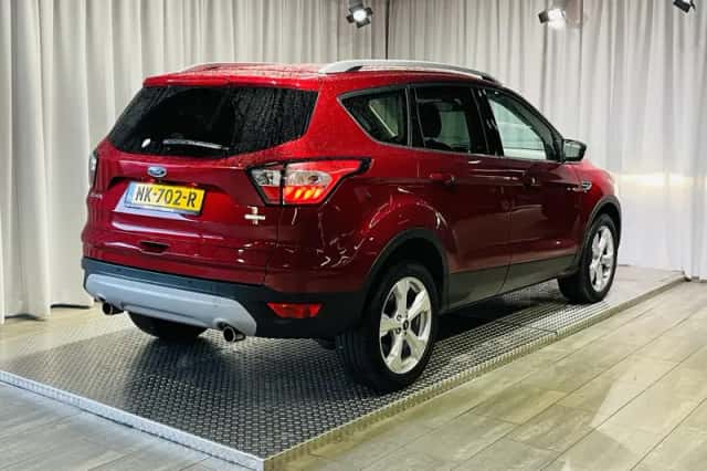 Ford Kuga (2017) thumbnail 2