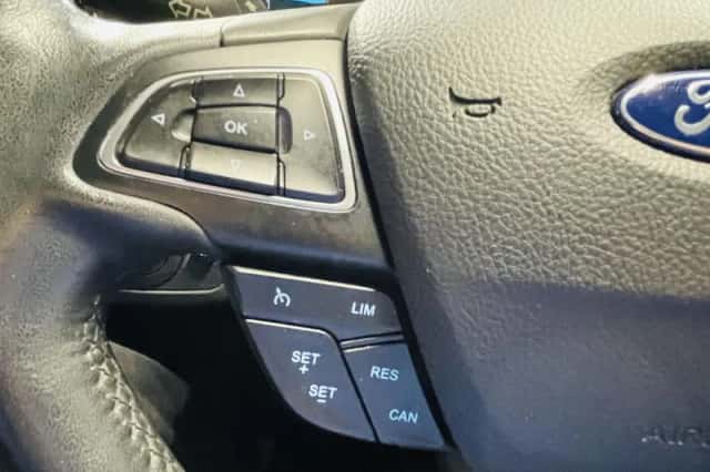Ford Kuga (2017) thumbnail 16