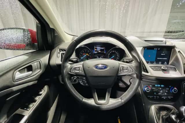 Ford Kuga (2017) thumbnail 3