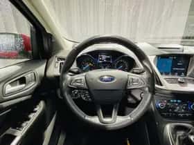 Ford Kuga (2017) thumbnail 3