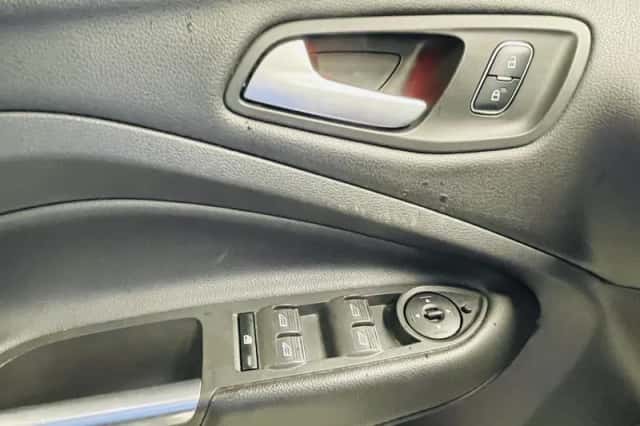 Ford Kuga (2017) thumbnail 27