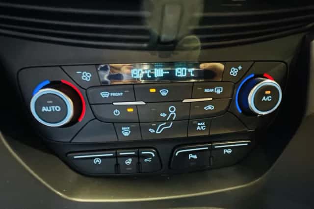 Ford Kuga (2017) thumbnail 32