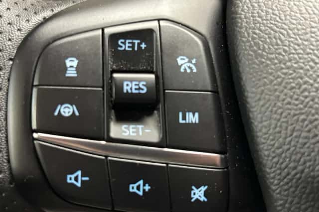 Ford Kuga (2023) thumbnail 14