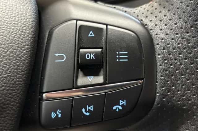 Ford Kuga (2023) thumbnail 15