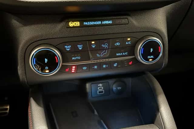 Ford Kuga (2023) thumbnail 9