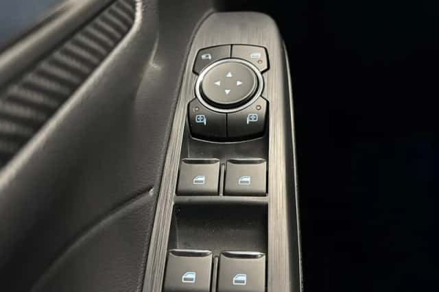 Ford Kuga (2025) thumbnail 4