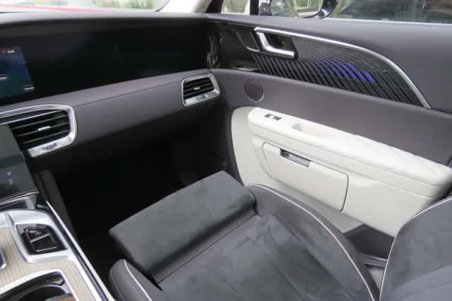 Hongqi E-HS9 (2024) thumbnail 5