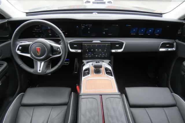 Hongqi E-HS9 (2023) thumbnail 3