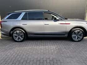Hongqi E-HS9 (2023) thumbnail 8