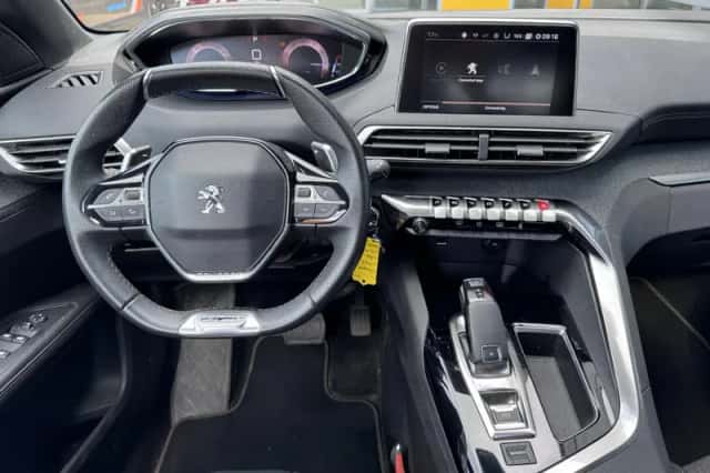 Peugeot 5008 (2021) thumbnail 3