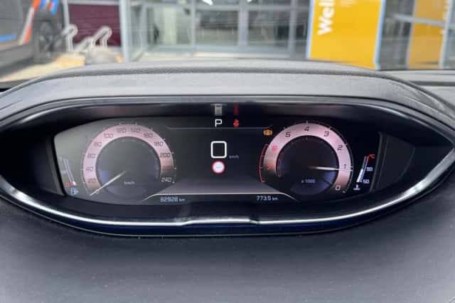 Peugeot 5008 (2021) thumbnail 5
