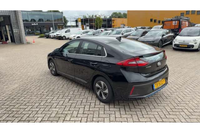 Hyundai Ioniq (2018) thumbnail 2