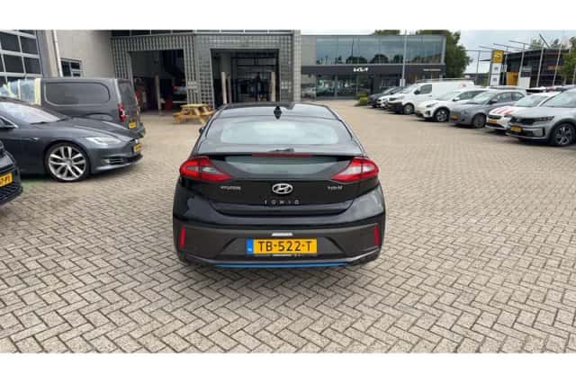 Hyundai Ioniq (2018) thumbnail 3