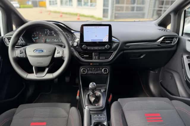 Ford Fiesta (2023) thumbnail 3