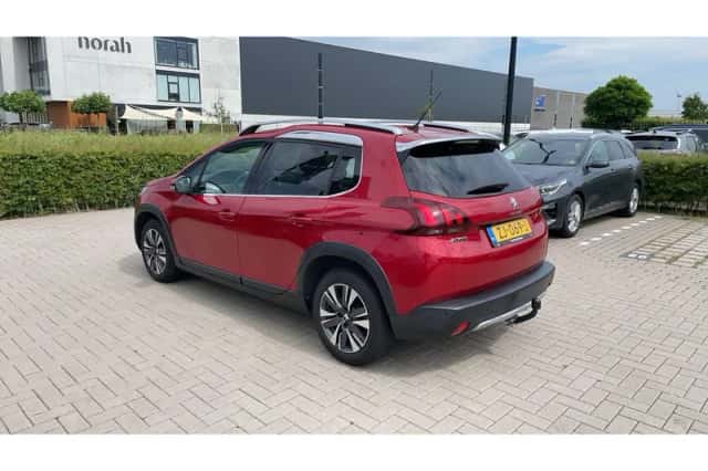 Peugeot 2008 (2019) thumbnail 2