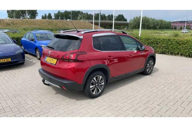 Peugeot 2008 (2019) thumbnail 4