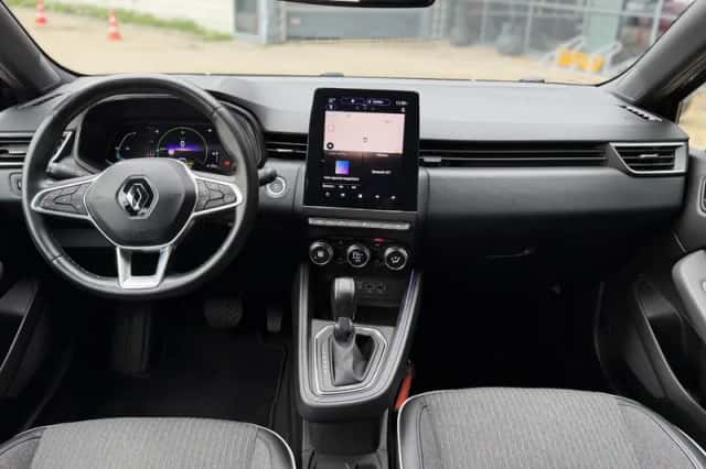 Renault Clio (2021) thumbnail 3