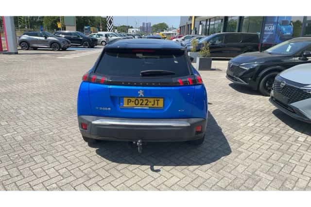 Peugeot e-2008 (2022) thumbnail 4