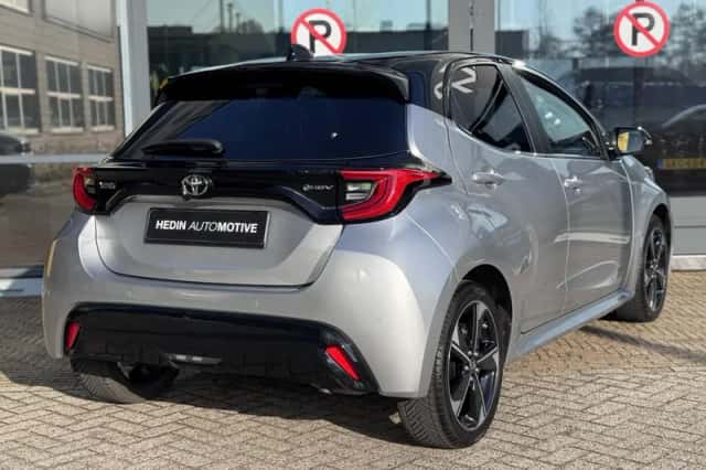 Toyota Yaris (2025) thumbnail 2