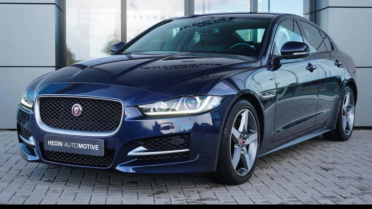 Jaguar XE (2019) — foto 1