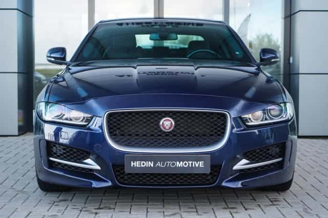 Jaguar XE (2019) thumbnail 2