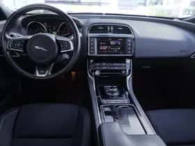 Jaguar XE (2019) thumbnail 12