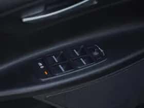 Jaguar XE (2019) thumbnail 14