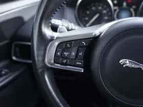 Jaguar XE (2019) thumbnail 18