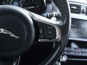 Jaguar XE (2019) thumbnail 19