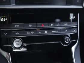 Jaguar XE (2019) thumbnail 25