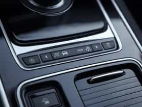 Jaguar XE (2019) thumbnail 26