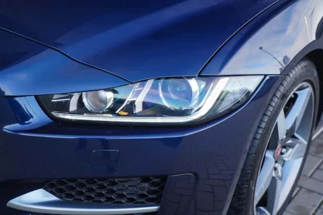 Jaguar XE (2019) thumbnail 4