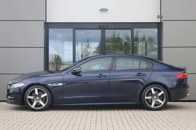 Jaguar XE (2019) thumbnail 4