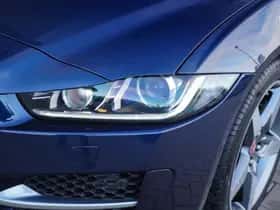 Jaguar XE (2019) thumbnail 4