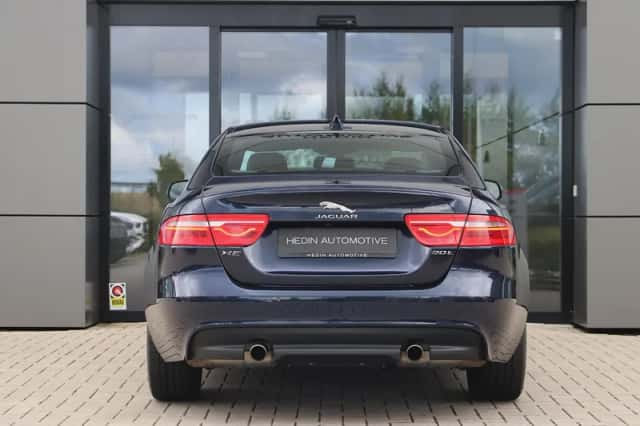 Jaguar XE (2019) thumbnail 5