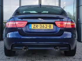 Jaguar XE (2019) thumbnail 5