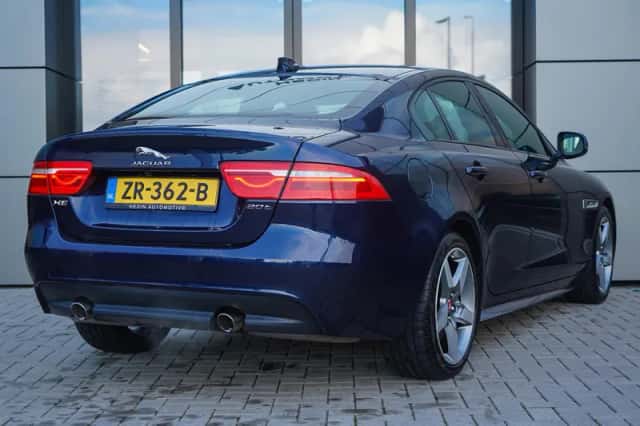 Jaguar XE (2019) thumbnail 6