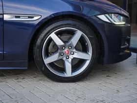 Jaguar XE (2019) thumbnail 7