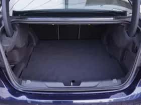 Jaguar XE (2019) thumbnail 10