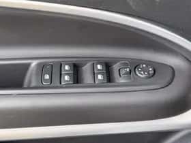 Jeep Avenger (2024) thumbnail 24