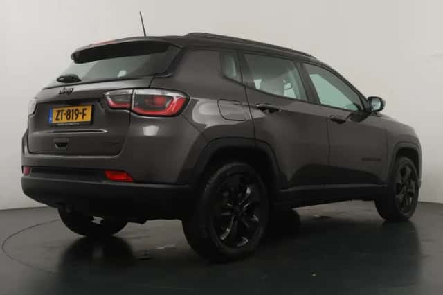 Jeep Compass (2019) thumbnail 2