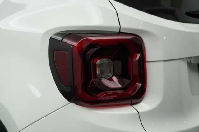 Jeep Renegade (2024) thumbnail 12