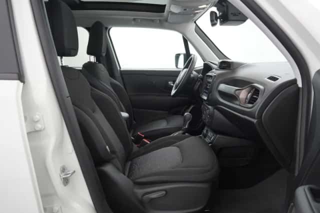 Jeep Renegade (2024) thumbnail 17