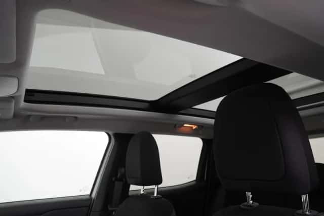 Jeep Renegade (2024) thumbnail 35