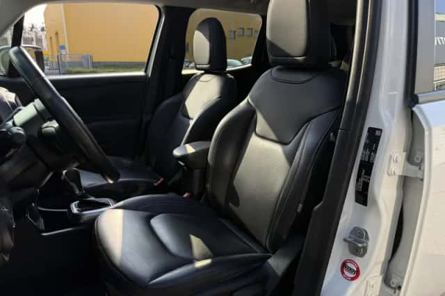 Jeep Renegade (2019) thumbnail 6